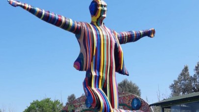 Urla Belediyesi'nin Tartışmalı Atatürk Heykeli Görenleri Şaşırtıyor!