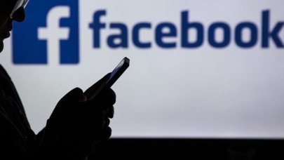 'Yatsı Namazından Sonra Facebook Kullanmak Günah'