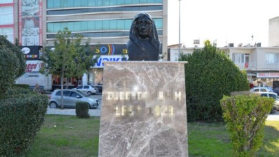 Adana Ceyhan'da Zübeyde Hanım'ın Büstüne Çirkin Saldırı