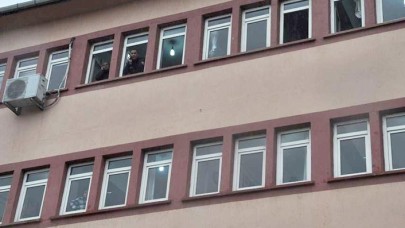 Arkadaşlarıyla Tartışan Kız Öğrenci Okulun 4. Katından Atladı!