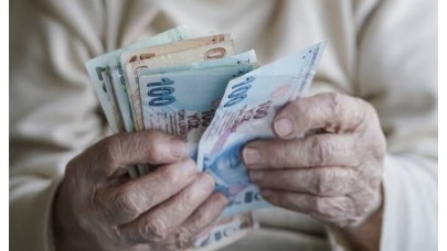 Bankalar Yarışa Girdi: Maaşını Taşıyan Emekliye 1250 Lira Verilecek!