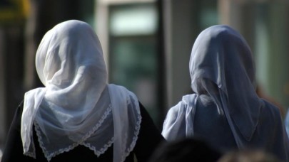 Başörtüsünü Çıkarmak İsteyen Ablasını Tehdit Etti: 5 Yıla Kadar Hapsi İstendi!