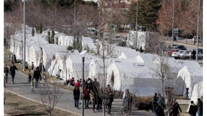 Elazığ'daki Deprem Çadırında Nargile Keyfi Yapan Suriyeli Pes Dedirtti!