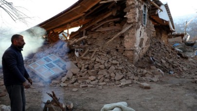 Elazığ Deprem'inde Çevrimtaş Köyü Tamamen Yıkıldı!