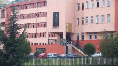 Eski Öğretmen,  Öğrencinin Kafasına Demir Çubukla Vurdu!