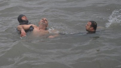 Haç Çıkarma Töreninde Korku Dolu Anlar: Bir Kişi Fenalaştı!