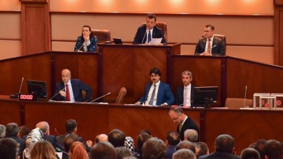 İBB Başkanı İmamoğlu Duyurdu: 4 Yaş Altındaki Çocuk Annelerine Ulaşım Ücretsiz!