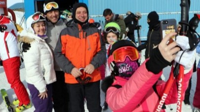 İmamoğlu'nun Tepki Çeken Fotoğrafına Ak Parti'den Flaş Yorum!