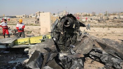 İran'da Düşen Uçağın Yeni Videoları Paylaşıldı: 'Havada Vurulduğuna İşaret Ediyor'