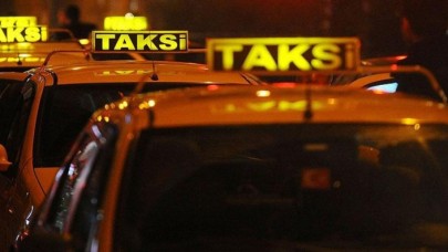 İstanbul'da Taksiciler Kendilerini Polis Sandı: Turizm Şirketi Aracının Önünü Kesti,  ‘Evrak Kontrolü’ Yaptı
