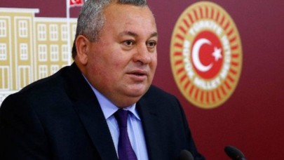 MHP'li Cemal Enginyurt,  Melih Gökçek'i Övdü: 'Gökçek Aynı Benim Gibi,  Dik Dik Konuşuyor'