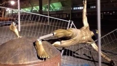 Zlatan Ibrahimovic'in Heykeli Yıkıldı!