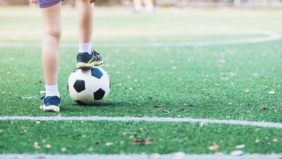 Yapılan araştırma yasak kararı aldırdı: Çocuklar topa kafayla vurunca...