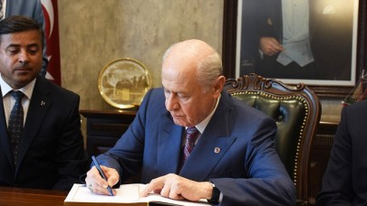 Devlet Bahçeli'den İstifa Çağrısı: "ENOSİS'in Yörüngesine Çoktan Girmiştir"