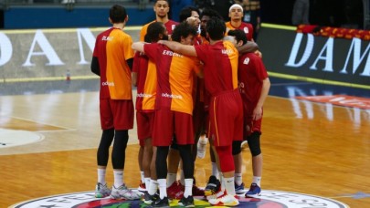 Galatasaray Fenerbahçe'yi yine yendi: Bu sefer parkede!