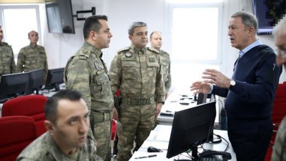 Hulusi Akar Suriye sınırına gitti: Talimatı verdi