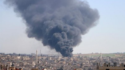 İdlib'den Kaçan On Binlerce Sivil,  Türkiye Sınırı Yakınlarına Göç Etti