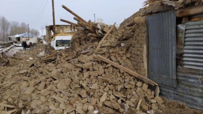 İran'daki deprem Van'ı vurdu: Çok sayıda ölü ve yaralı var!