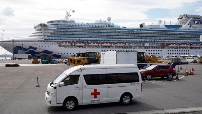 Koronavirüs sebebiyle karantinaya alınan gemideki 2 kişi öldü