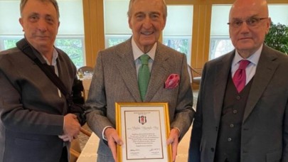 Krizdeki Beşiktaş'ın başkanı Ahmet Nur Çebi,  Rahmi Koç'a gitti