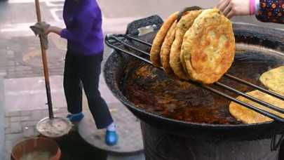 Mideniz kaldırmayacak... Kanalizasyondan sofraya yemek!