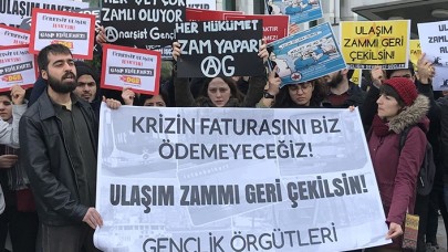 Öğrencilerden İBB önünde ulaşım zammı protestosu