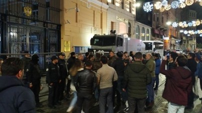 Rus Büyükelçiliği'nde gergin saatler: Güvenlik için önlemler alındı!