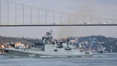 Rus fırkateyni İstanbul Boğazı'ndan geçti