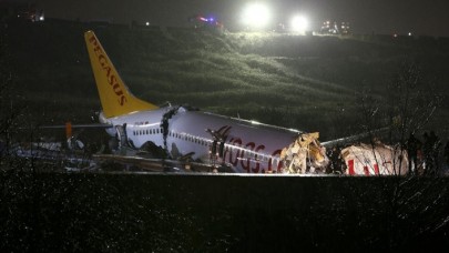 Sabiha Gökçen'de Uçak Kazası: 3'e Bölündü