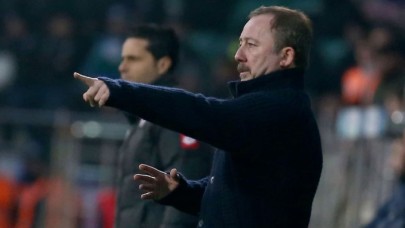 Sergen Yalçın'dan Olay Konuşma: Bakın 2 Kale 1 Top Var