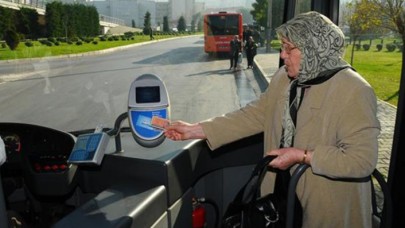 Toplu Taşımayı Ücretsiz Kullanan 60 ve 65 Yaş Üstü Vatandaşlar Artık Para Ödeyecek!