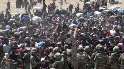 Türkiye'den flaş adım: Sınır kapıları açıldı,  Suriyeli mülteciler Avrupa'ya gidiyor!