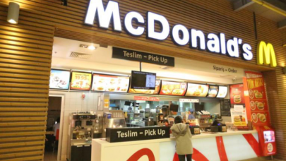 Ünlü fast food zinciri McDonald's'dan skandal görüntü: Bu kadarı pes dedirtti!