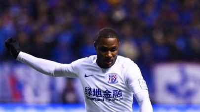 Yıldız futbolcu koronavirüs şüphesiyle tesislerin dışına alındı!