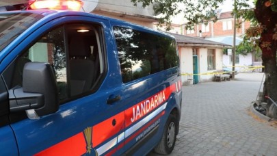 65 yaşa takılan vatandaşa jandarma rakısını tutanakla teslim etti