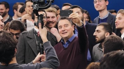 Ali Babacan'dan dikkat çeken paylaşım: 'Sizi dinliyorum'