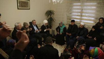 Cumhurbaşkanı Erdoğan'dan şehit evine taziye ziyareti