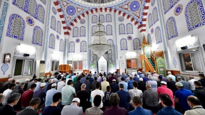 Camiler dezenfekte ediliyor: Cuma namazı iptal edilmeyecek!