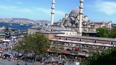 Eminönü ve Sultanahmet meydanları belediyeye kapatılacak
