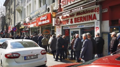 Eyüp Sabri Tuncer mağazasında koronavirüs paniği: Kolonya kalmadı!