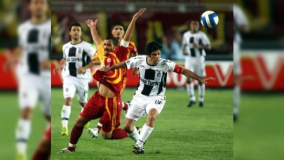 Galatasaray Beşiktaş derbisi 2007'de de seyircisiz oynandı