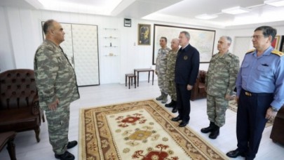 Hulusi Akar,  Bahar Kalkanı Harekatı'nı yönetecek komutanı açıkladı