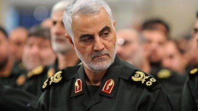 İran'daki Kasım Süleymani heykeli tartışmaya neden oldu