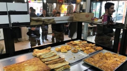 İstanbul'da kafe ve kahvehaneler kapandı ama börekçiler doldu taştı!