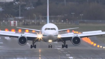 İstanbul uçağı Esenboğa'ya indirildi,  yolcular karantinada