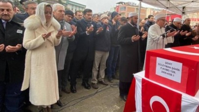 İyi Parti'li Aylin Cesur'un şehit cenazesinde yaptığı büyük ayıp ağızları açık bıraktı!