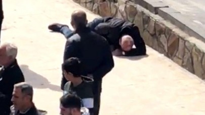 Koronavirüs insanlığı da öldürdü: Yere yığılan adama kimse müdahale etmedi!