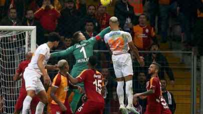 Lig ertelendi,  31 Mayıs'ta biten sözleşmeler ne olacak?