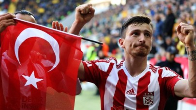 Mert Hakan'dan Galatasaray açıklaması: Bizim aile terbiyemiz var