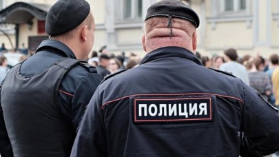 Rus polisi nargileciyi bastı: 70 kişiyi gözaltına aldı